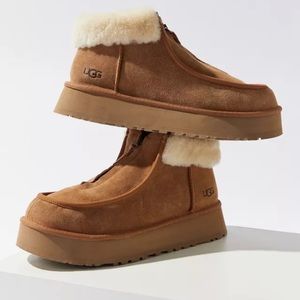 UGG Funkette Platform Boot